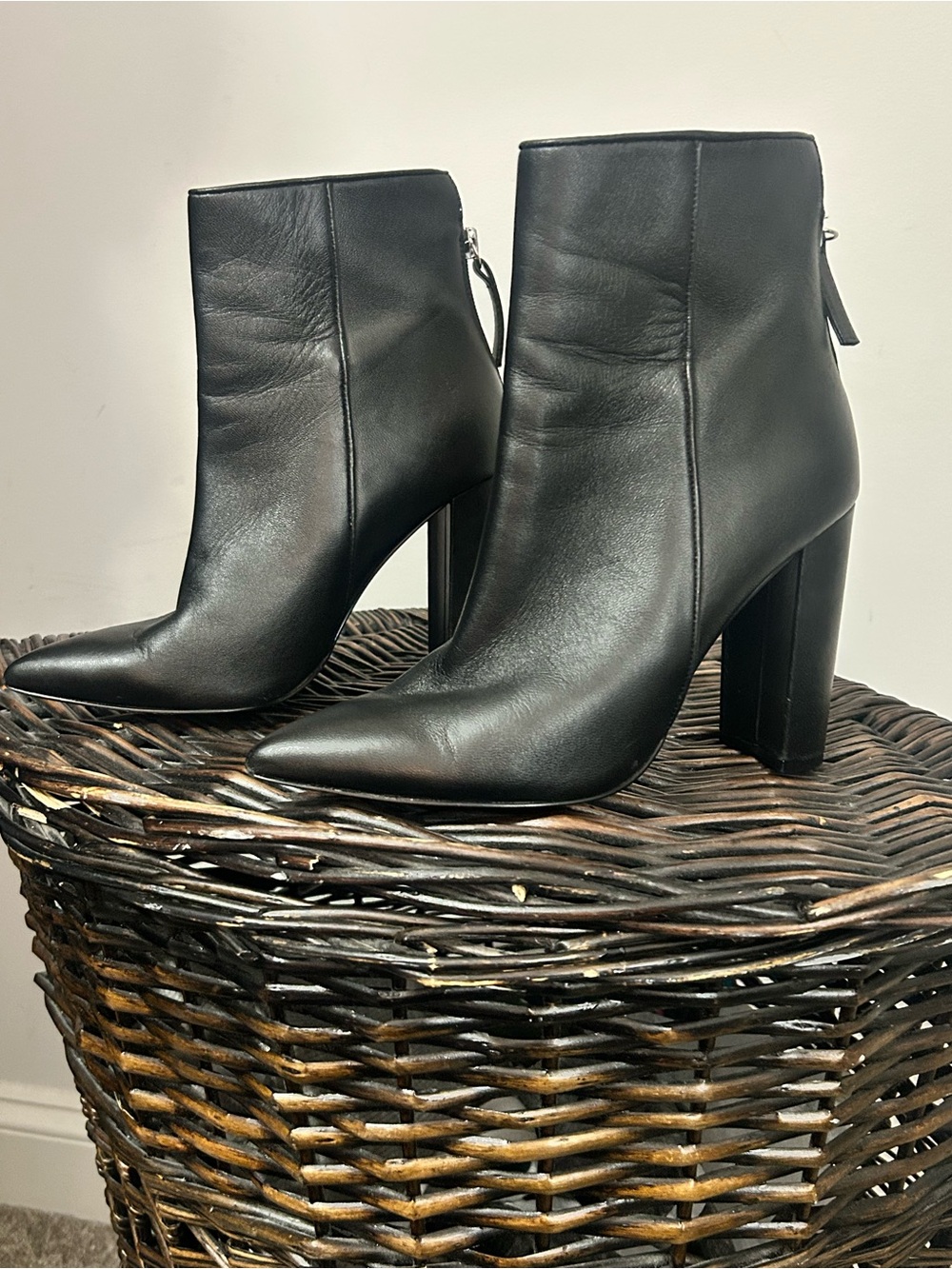 Steve Madden Black Pointed-Toe Leather Ankle Boots